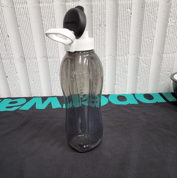Tupperware Eco+ 2 L Water Bottle with Handle - Picture 4 of 5